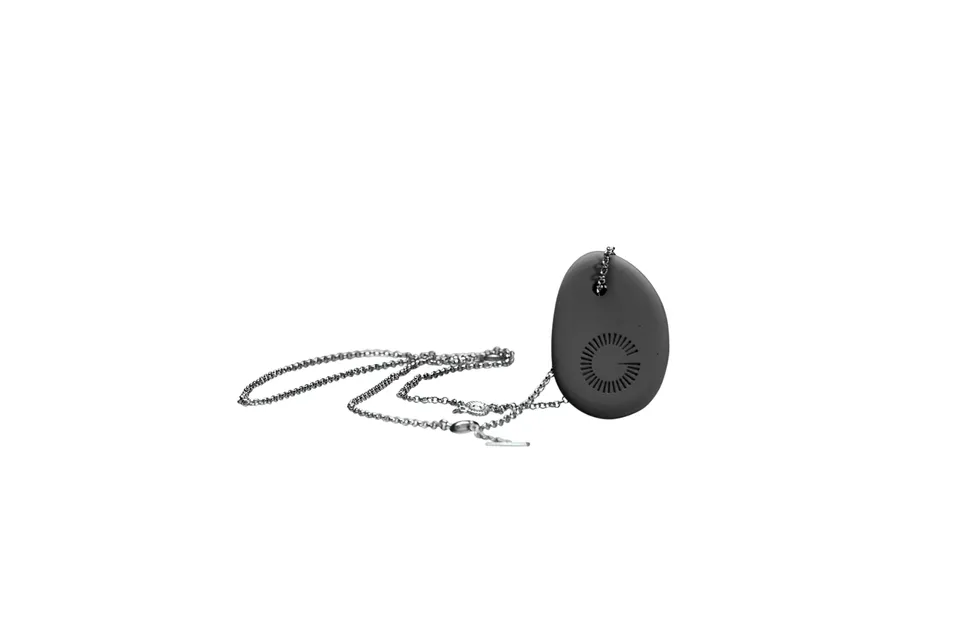 Veronique Gabai Ceramic Pebble Anhänger grau silber Keramik