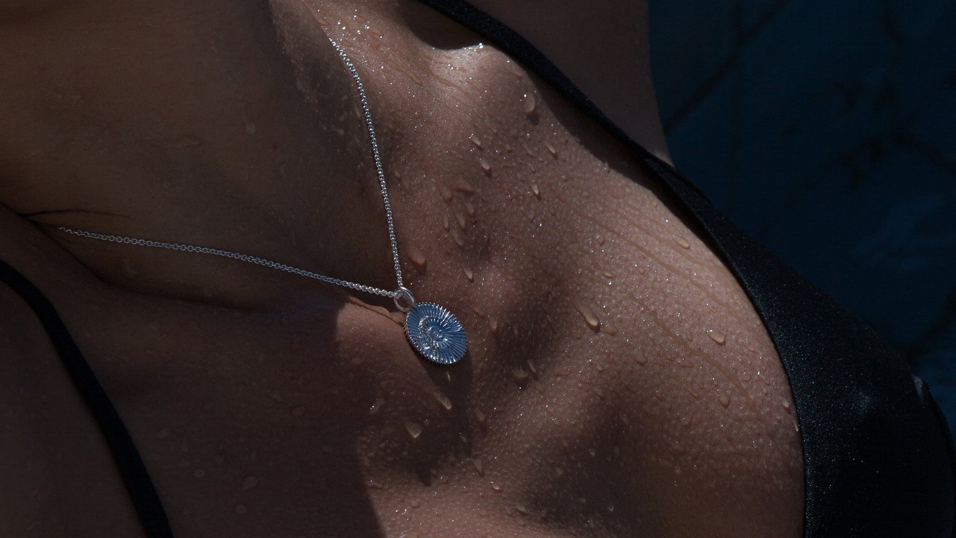 Veronique Gabai Jewelry Sun Charm Anhänger Gold